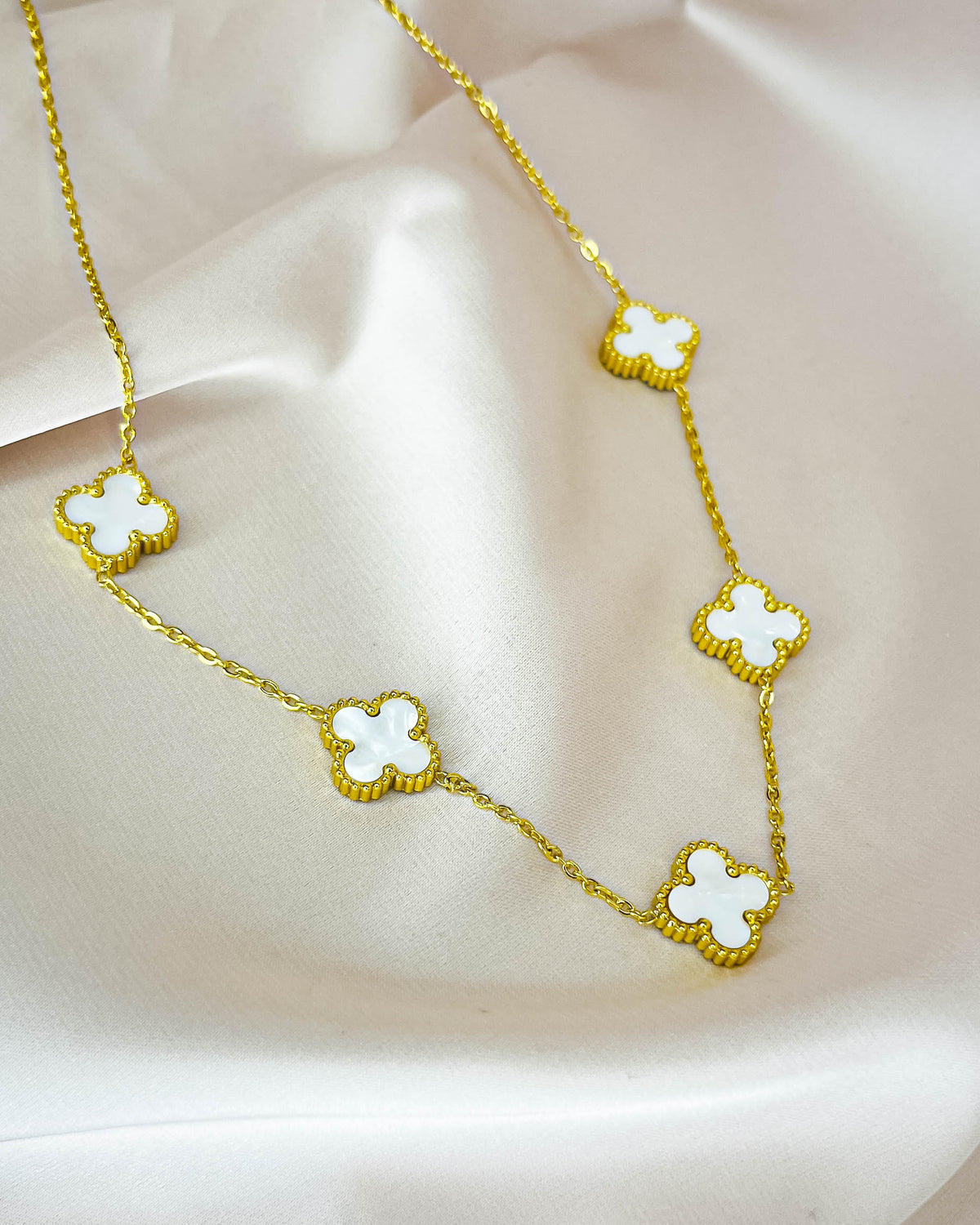 Dainty Clover Necklace -White