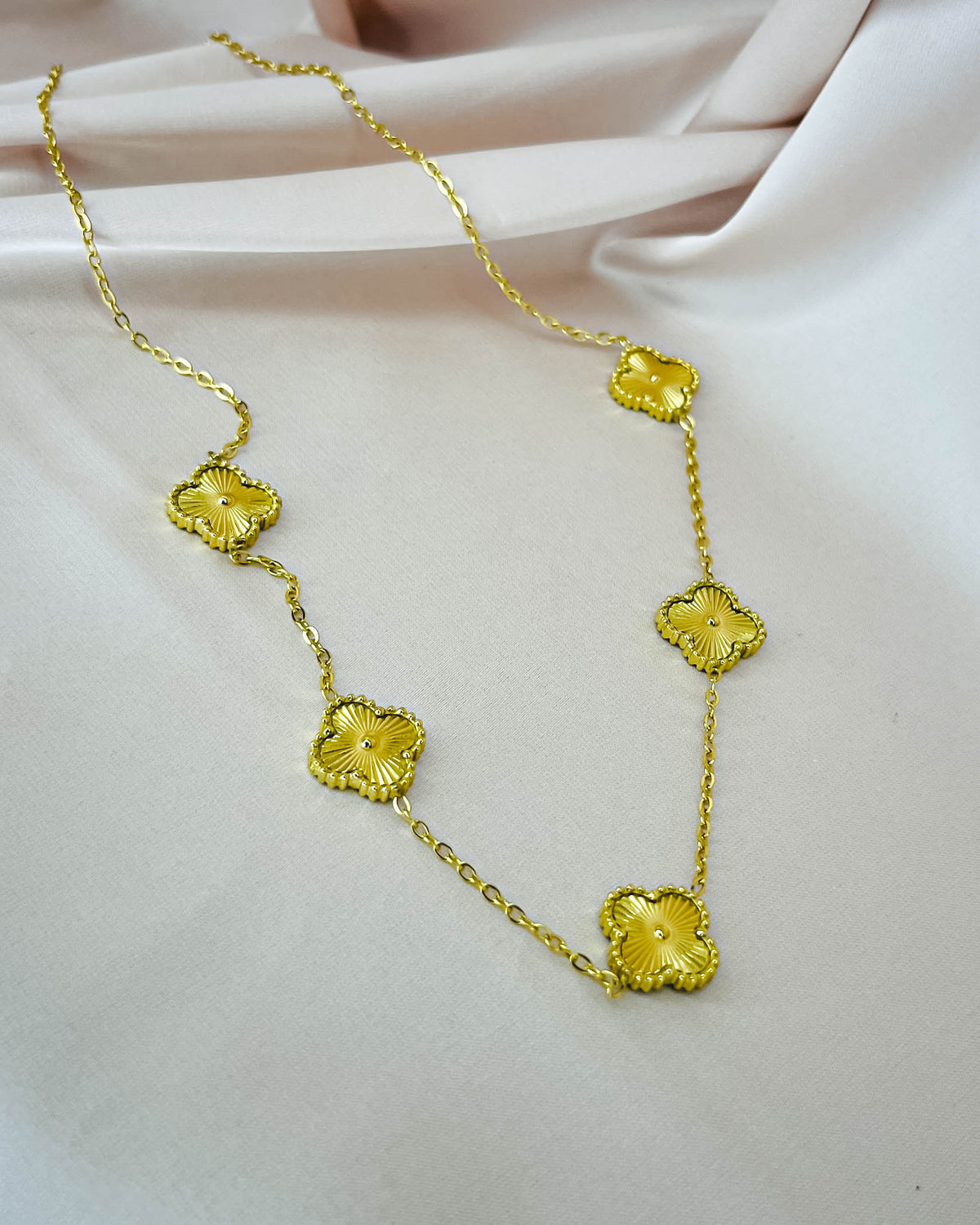 Dainty Clover Necklace-Golden
