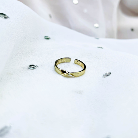 Bold Luxe Ring Set – 1 Green Enamel Ring, 1 Textured Band & 1 Twisted Molten Ring (Combo Pack)